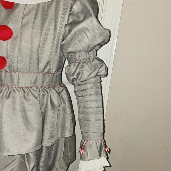 Authentic 2017 IT Pennywise screen worn prop/costume. Excellent quality & condit - Picture 4 of 10